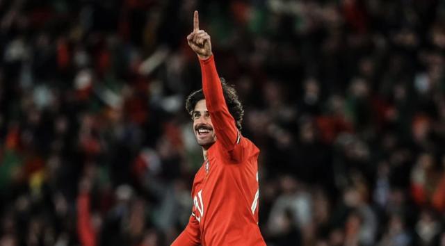 开云体育官方网站-90分钟C罗仍是巨星 梅开二度 特林康成葡国英雄！