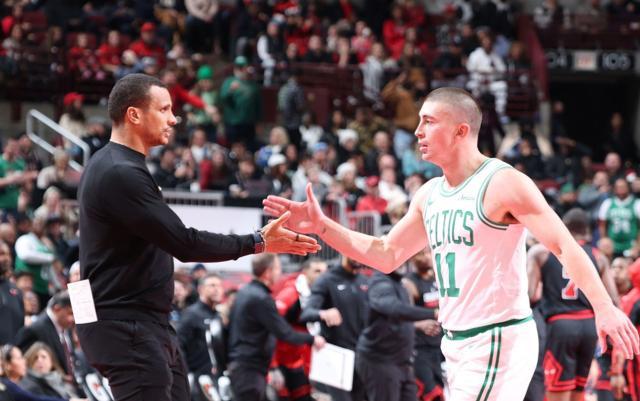 开云官方网站-【观察】绿军三分为王拥抱潮流，冲击两连冠底气足