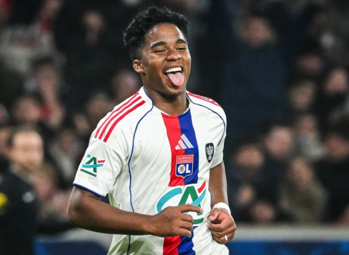 kaiyun sports-帽子戏法＋3场造5球！19岁新大罗闪耀，皇马偷着乐，被阿隆索耽误|法甲|恩德里克|罗纳尔多|里昂|哈维·阿隆索_新浪体育_新浪新闻