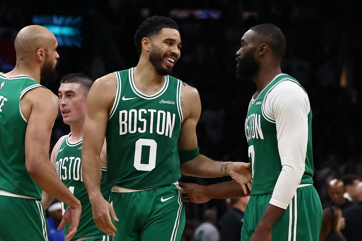 开云官方网站-NBA排名大变脸！火箭湖人抢第3，3队争西部第5，骑士队第4难保